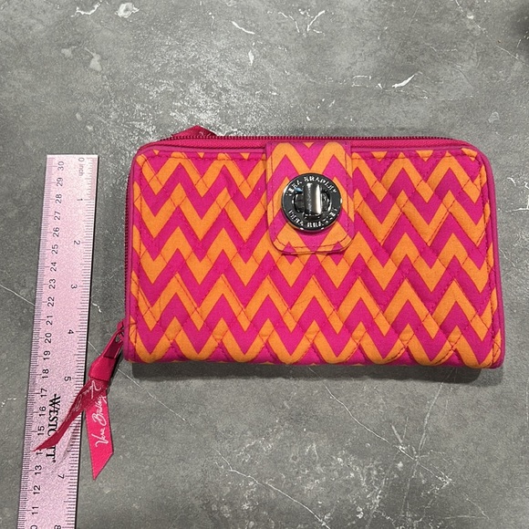 Vera Bradley Turnlock Wallet in Ziggy Zags - Picture 2 of 9